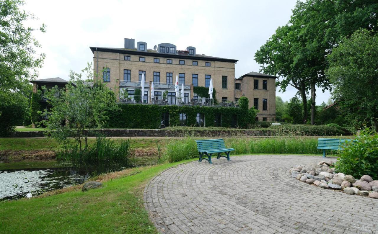 Gutshaus Redewisch Hotel & Restaurant Boltenhagen  Exterior foto