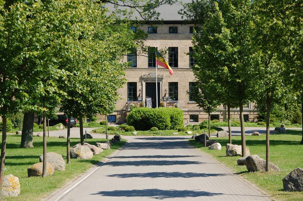 Gutshaus Redewisch Hotel & Restaurant Boltenhagen  Exterior foto